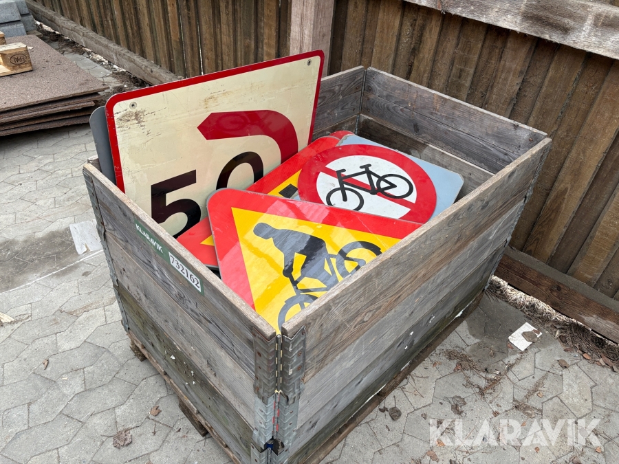 Assorterede vejskilte - 1 palle