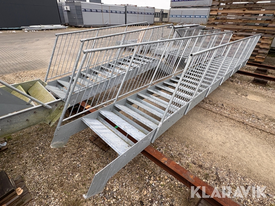 Tredelt trappe med reposer