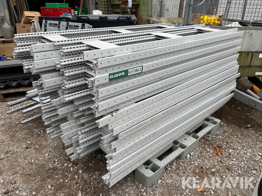 Dæk reoler Jern 4 hylder pr reol 70 styk gavle