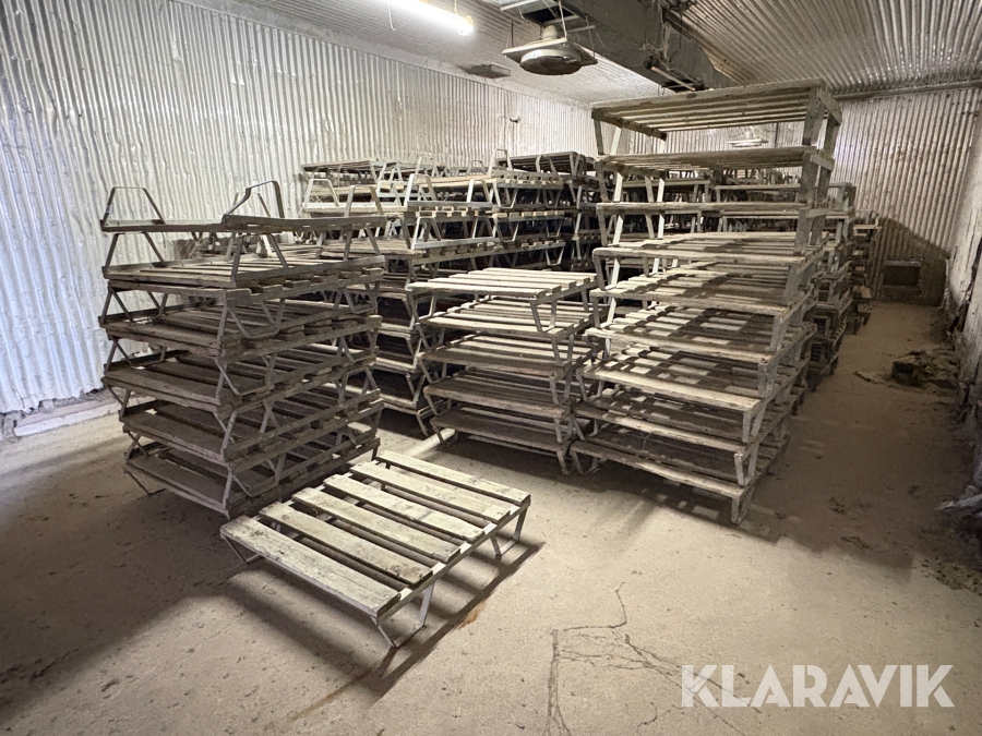 Palletter anslået 150-200styk.