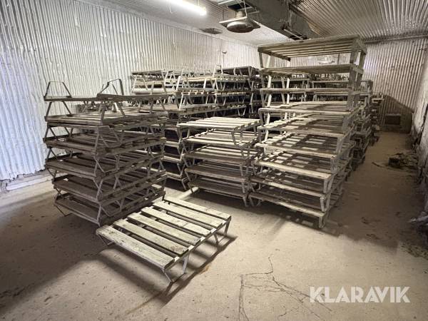 Palletter anslået 150-200styk.