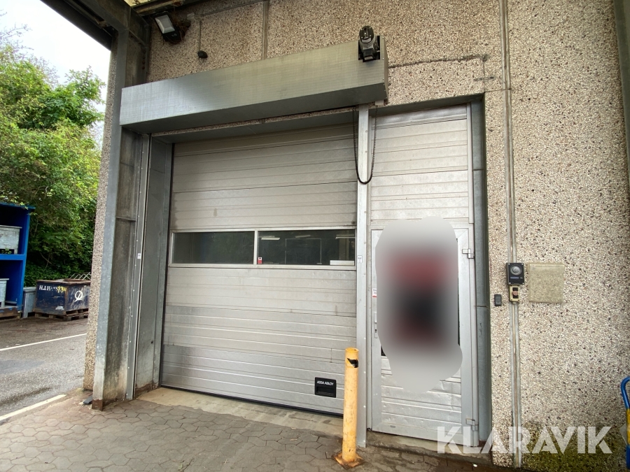 Rulleport Crawford ASSA ABLOY med dør og rullegitter