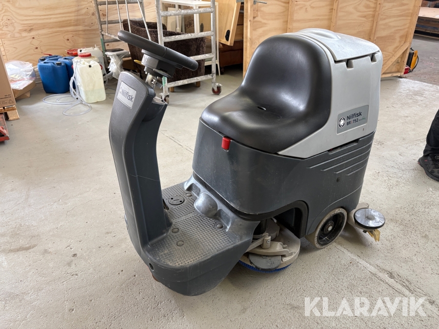 Gulvvasker Nilfisk BR 752 ride-on scrubber-dryer