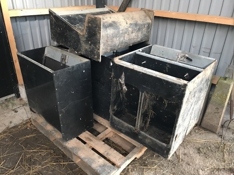 Foderkasser til grise 