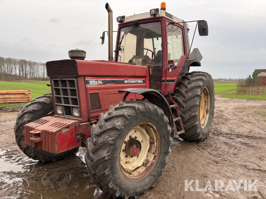 Traktor Case IH 1255 XL, Kalundborg, Klaravik auktioner