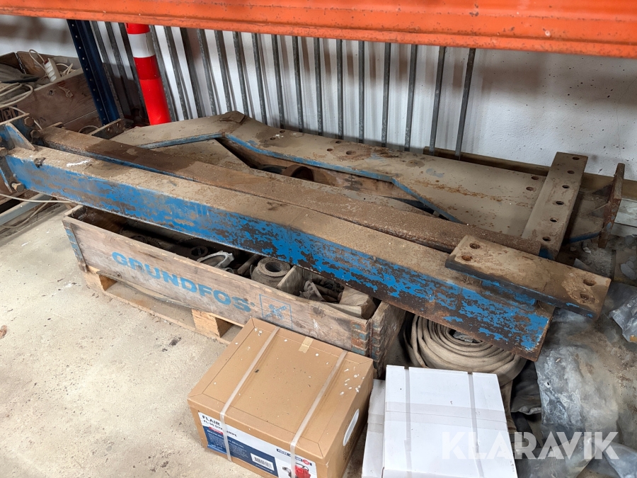 Beslag til frontlift Ford 8830
