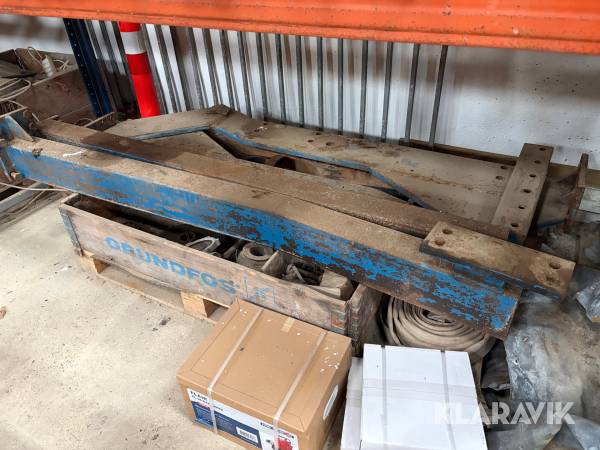 Beslag til frontlift Ford 8830