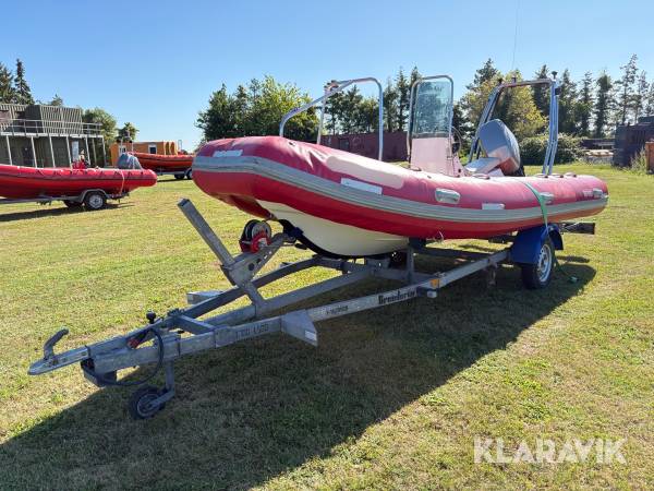 RIB-båd med påhængsmotor & Brenderup bådtrailer Brig F500