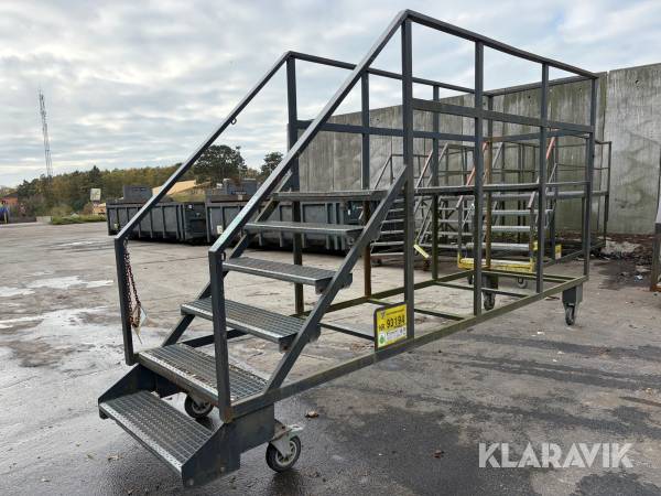 Arbejdesplatform med trappetrin
