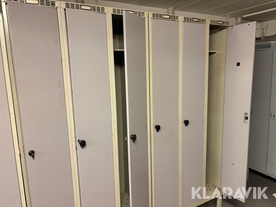 Omklædningskab 2 sektioner