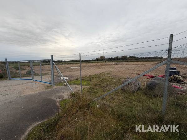 Hegn med dør og porte, Ishøj, ca. 380 meter
