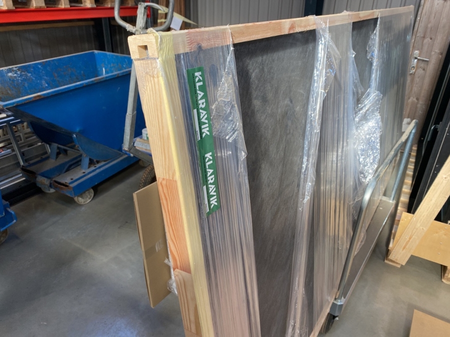 Køkken bordplade med håndvask.