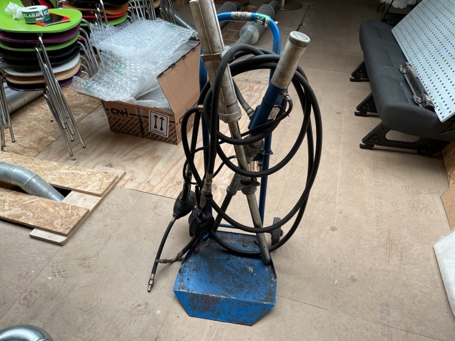 Smøreolievogn  med 2 stk. oliepumper