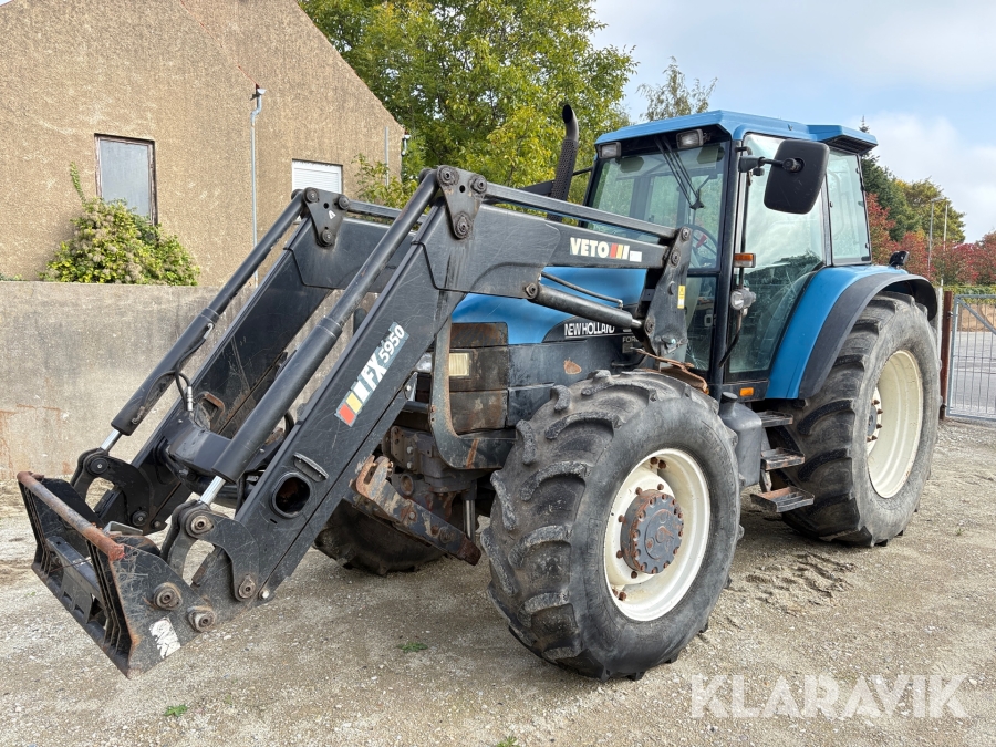Traktor Ford 8360 med VETO FX5950 frontlæsser