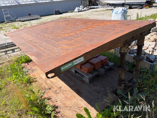 Kraftig gravkasse i stål