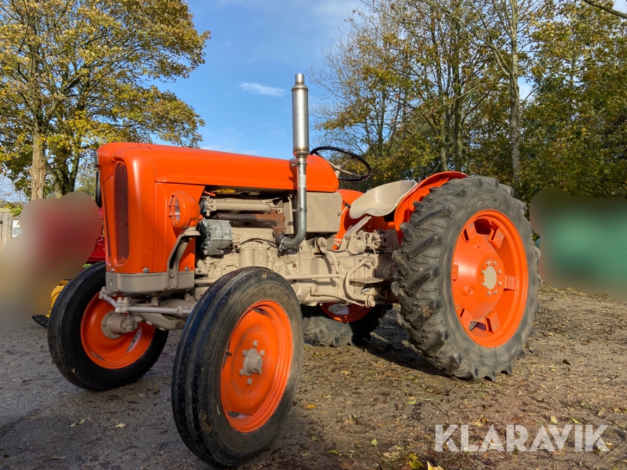 Veteran traktor Fiat 411