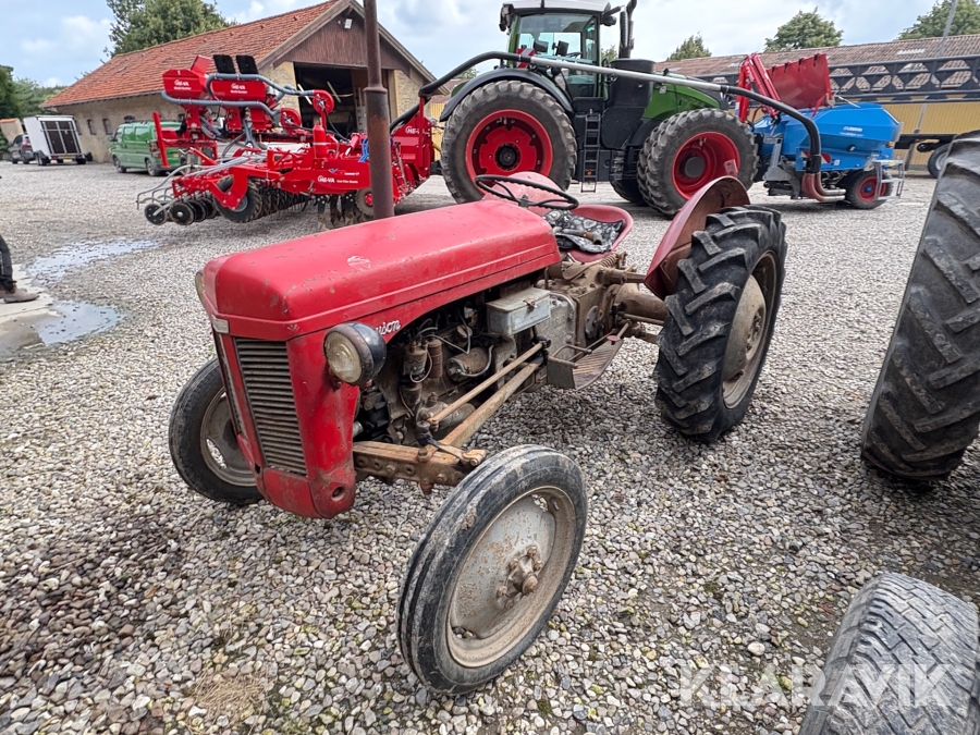 Traktor Massey Ferguson