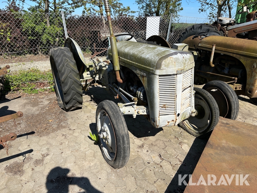 Traktor Ferguson Tea