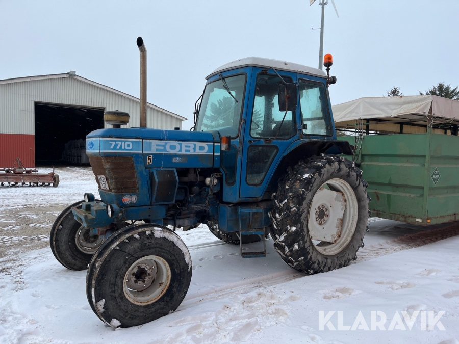 Traktor Ford 7710