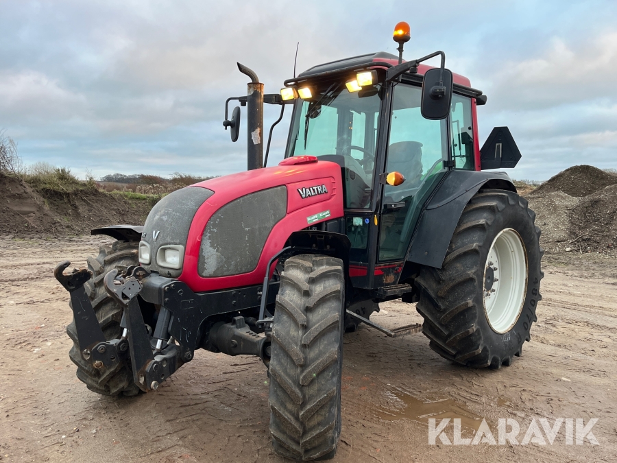 Traktor VALTRA A82