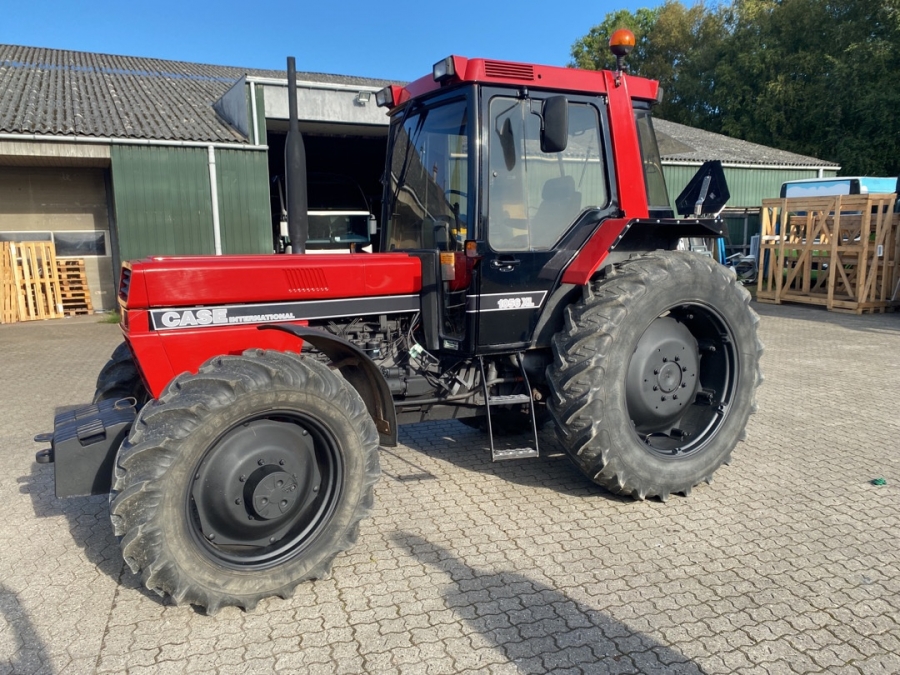 Traktor Case IH 1056 XL