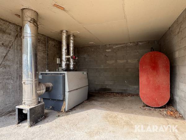 Oliefyr Corpo Acciaio 300 med skorsten og olietank