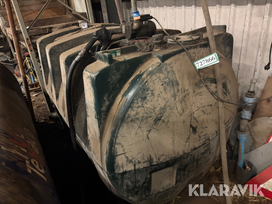 Plast dieseltank Titan MM2500 med pumpe