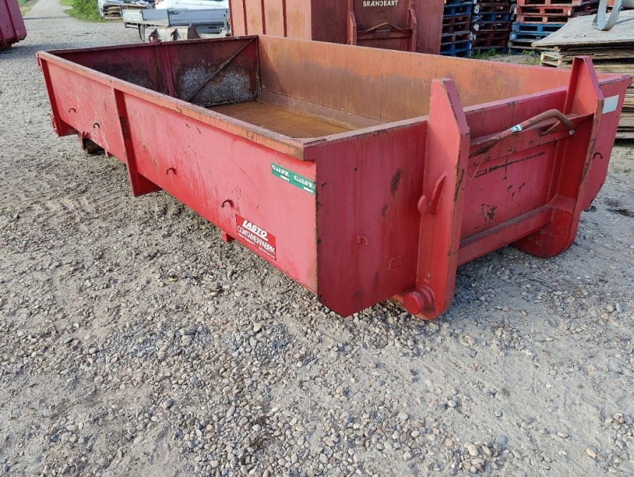 4 m. Container