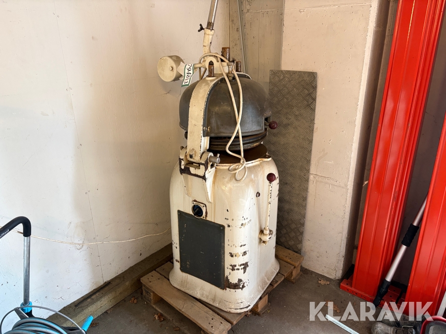Halvautomatisk opslåningsmaskine