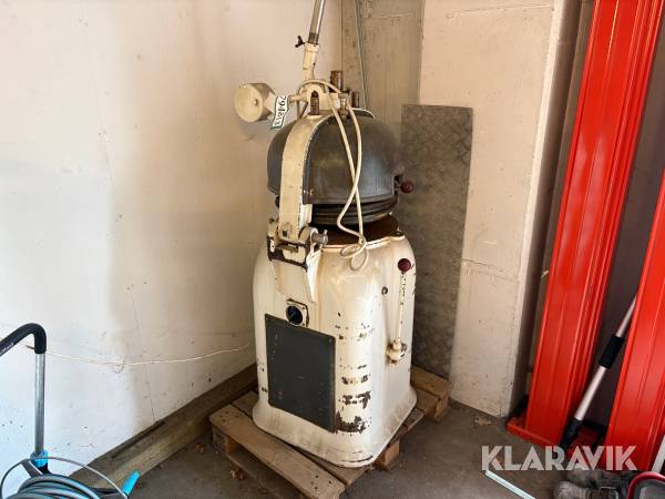 Halvautomatisk opslåningsmaskine