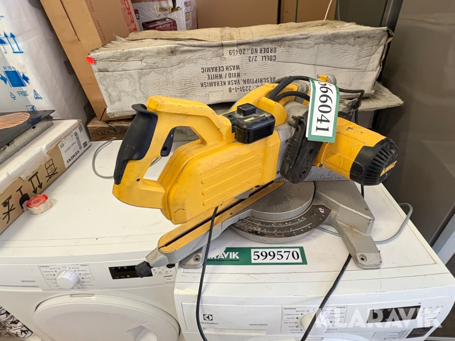 Kap / geringssav Dewalt DWS7085, Køge, Klaravik auktioner