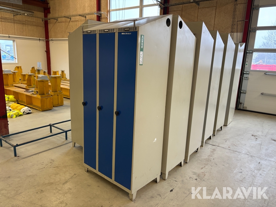 Garderobeskabe Blika - 13 sektioner i alt = 37 skabe i alt