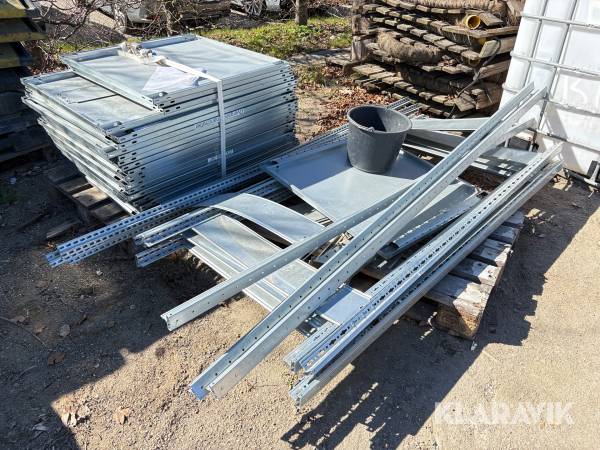 Reol 23 hylder og 7 gavle