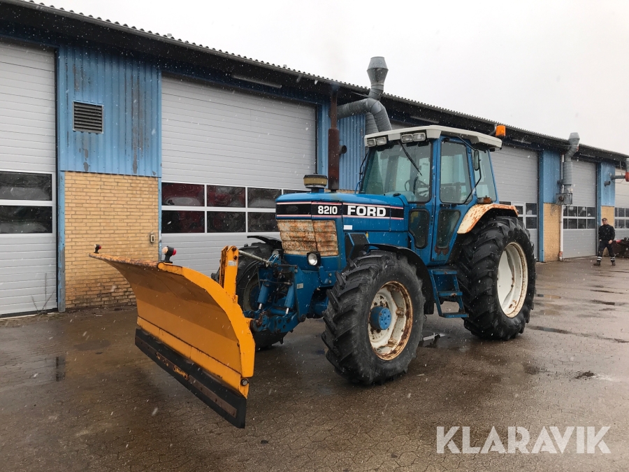 Traktor Ford 8210 Force 2