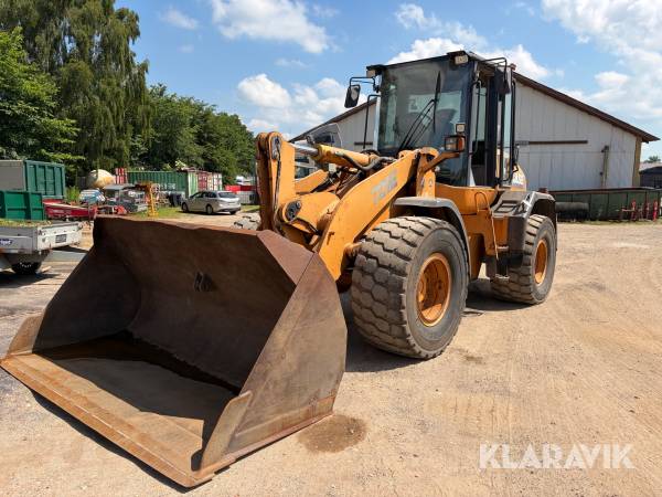 Gummiged Case 721e med skovl