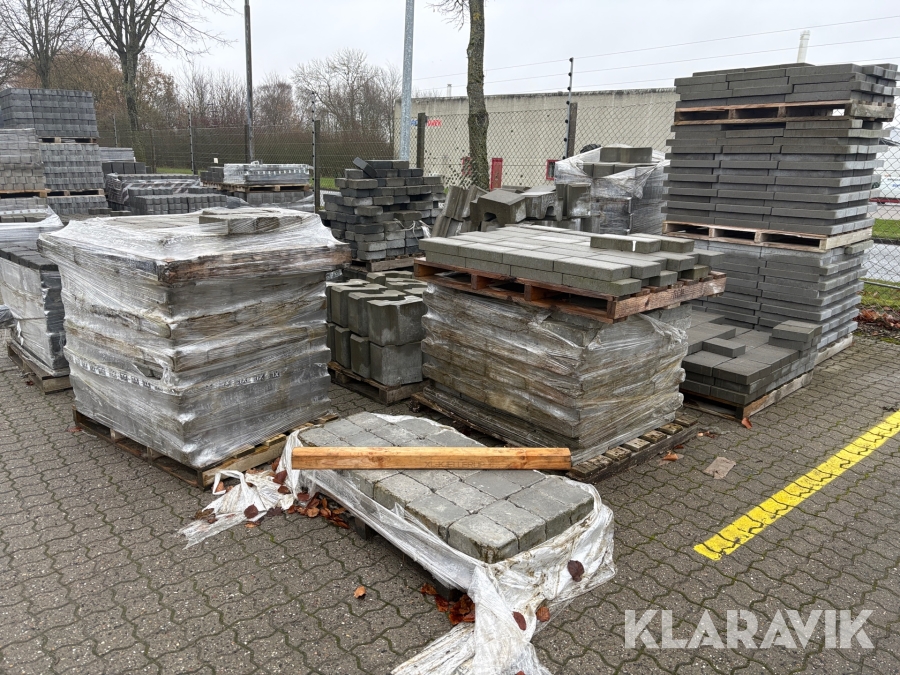 Lot: Belægningssten cirka 17 paller