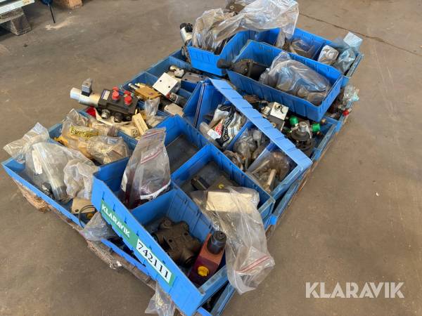 Diverse hydraulik ventiler - cirka 16 kasser