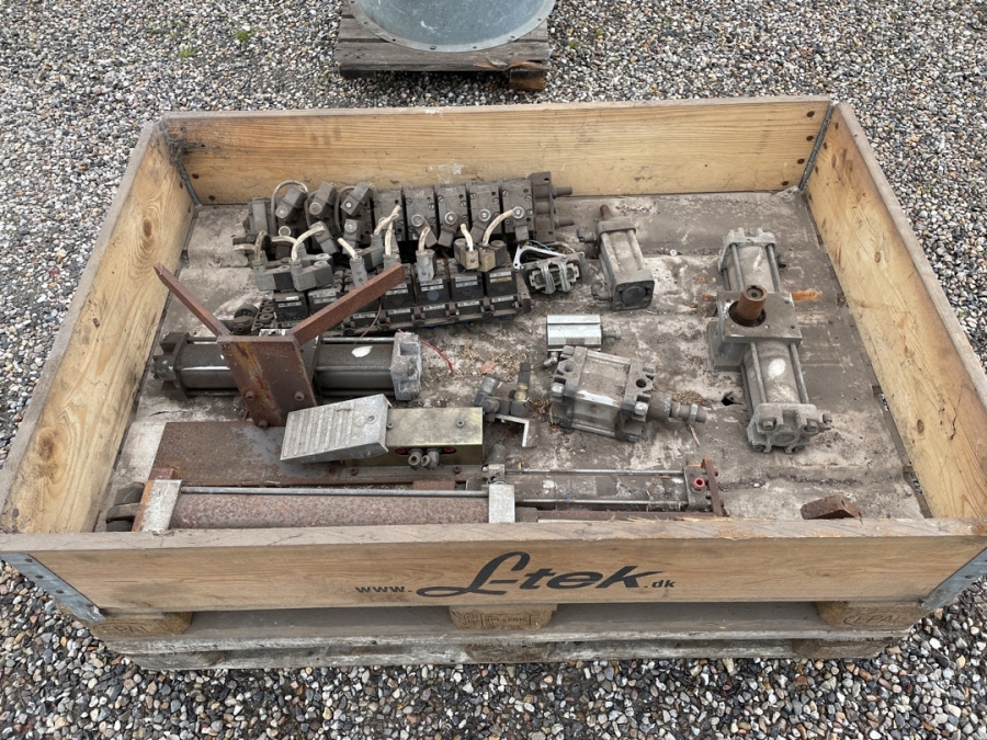 Trykluftventiler og cylinder