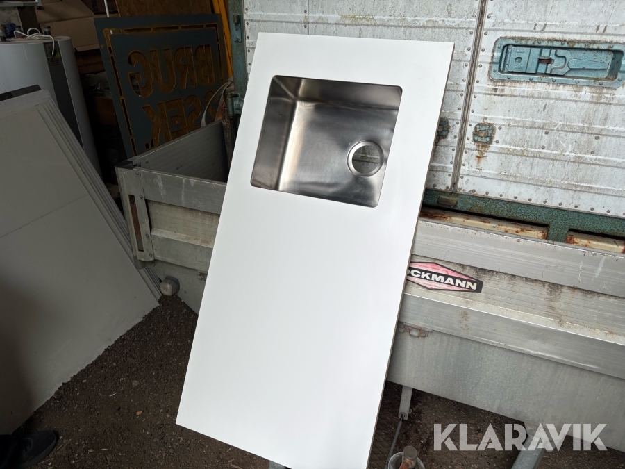 Bordplader laminat med vask i højre side 8 styk