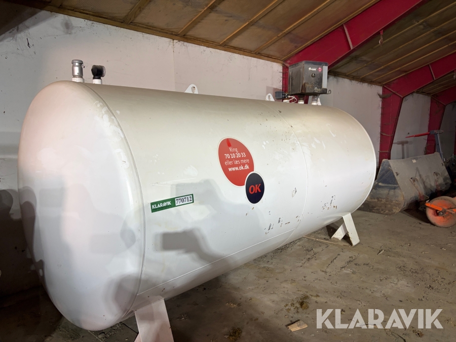 Dieseltank Thyholm Olieservice 5900 liter med pumpe og måler