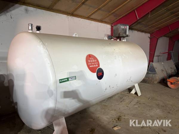 Dieseltank Thyholm Olieservice 5900 liter med pumpe og måler